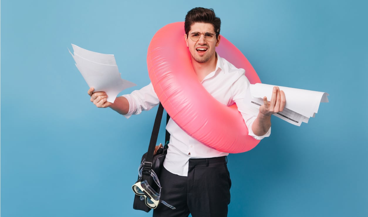 portrait-dissatisfied-man-with-lot-documents-guy-glasses-office-outfit-posing-with-inflatable-circle-blue-background_NBLOG