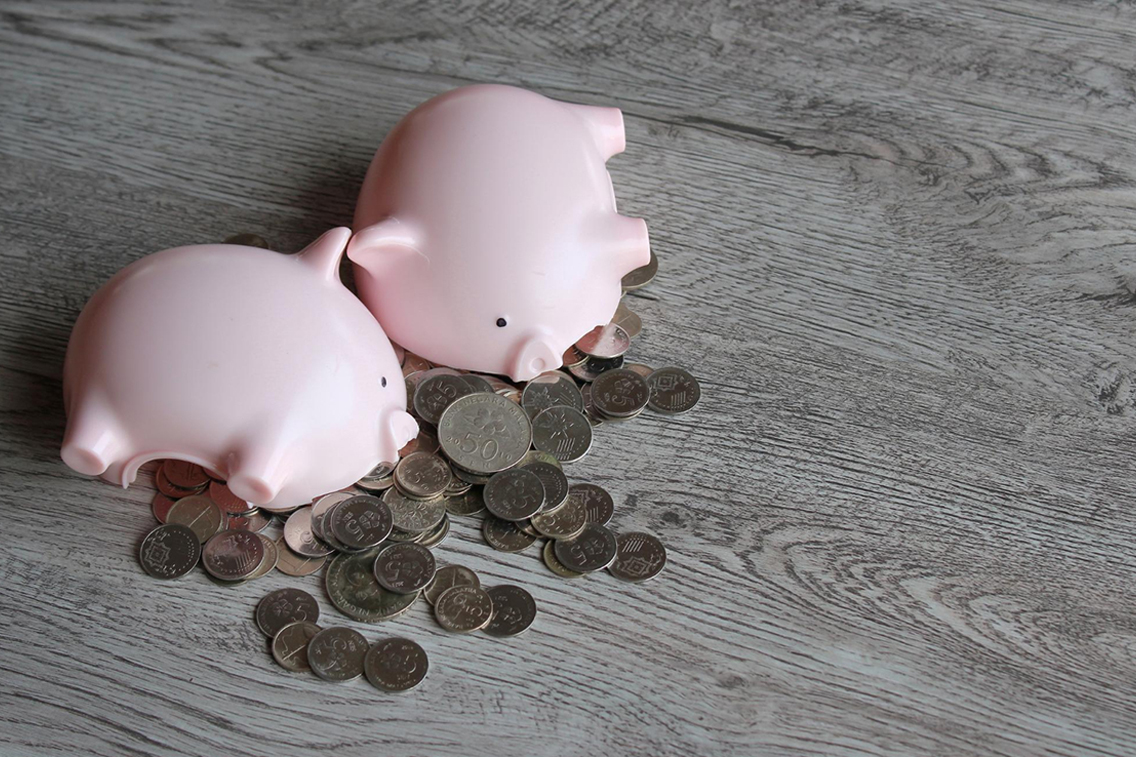 broken-piggy-bank-coins-botkeeper