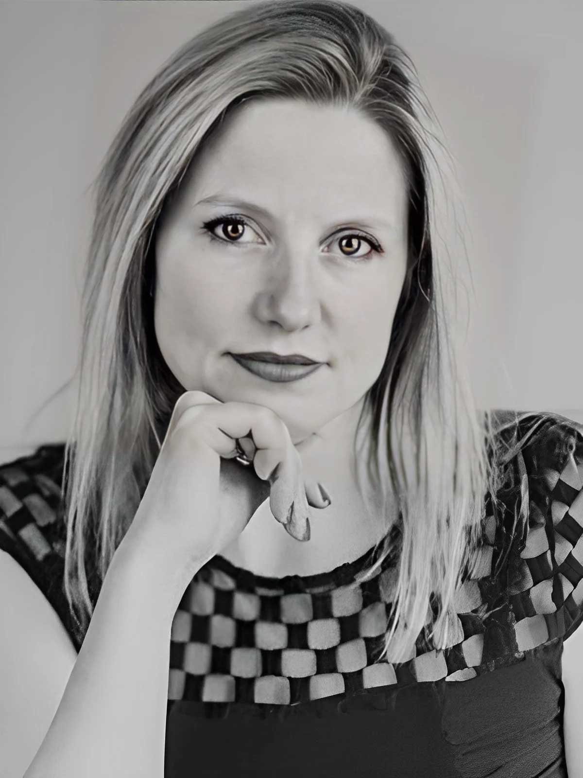 Gaynor headshot ai unchained
