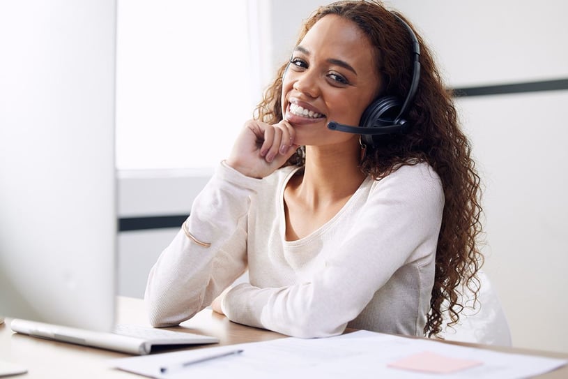 helping-people-brings-me-such-fulfilment-cropped-portrait-attractive-young-female-call-center-agent-working-her-desk-office-botkeeper