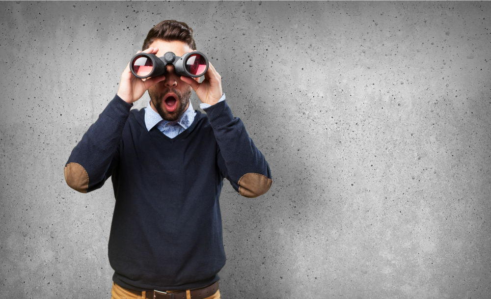 front-view-surprised-guy-with-binoculars