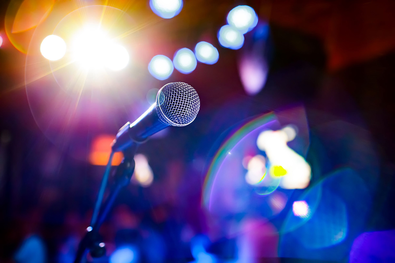 microphone-on-stage-against-a-background-of-audito-2021-08-26-22-59-32-utc-1
